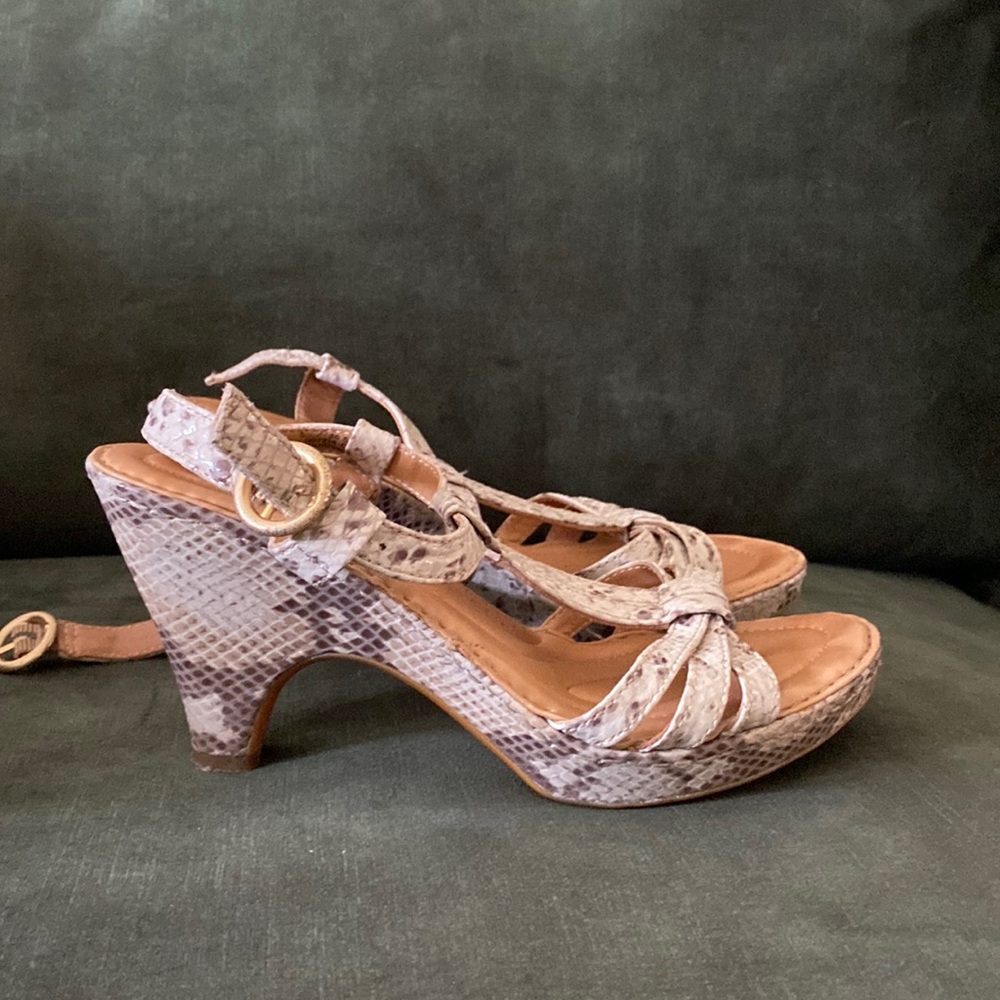 CROWN by Born size 6